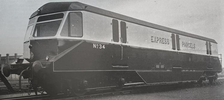 GWR AEC Parcels Railcar #34 'Express Parcels' (Chocolate & Cream) - Pre Order