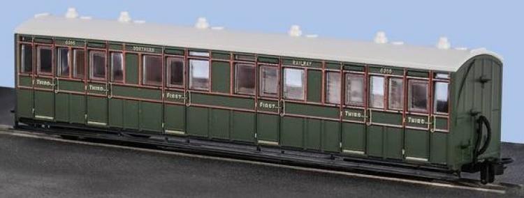 Peco - L&B Bogie Composite #6365 (Southern Railway - Olive Green) - In Stock